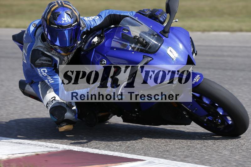 /Archiv-2025/49 26.08.2025 Cornu Master School ADR/blau-bleu/0-2